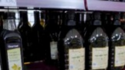 Bloomberg: Criza climatică transformă uleiul de măsline în cea mai prețioasă pradă pentru hoții din Grecia