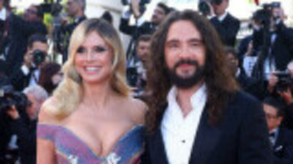 Heidi Klum a făcut furori pe covorul roșu la Cannes 2025, alături de soțul său. Ce ținută a purtat. GALERIE FOTO