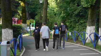 Singurătatea dăunează grav sănătății adolescenților noștri