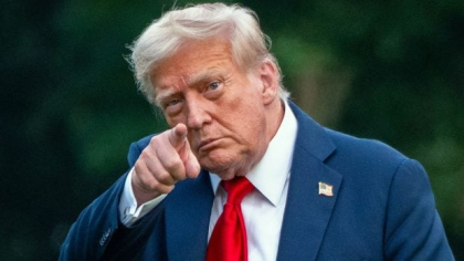 Donald Trump dă în judecată publicația care a dezvăluit felicitarea trimisă de președinte de ziua lui Jeffrey Epstein