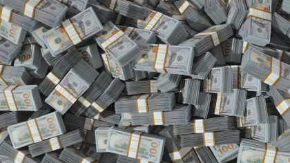 Companii americane şi investitori asiatici iau cu asalt pieţele europene pentru a se împrumuta ieftin cu euro. Moneda unică este pe cale de a deveni din nou măreaţă. Dar cât de bine face un euro puternic economiei Europei şi exportatorilor? Lagarde, şefa BCE, crede că este de bine ce se întâmplă