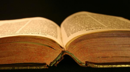 O Biblie în limba galeză, tipărită în 1588, expusă în premieră în Ţara Galilor