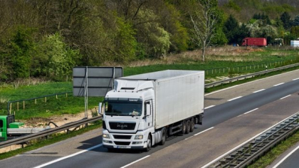 Un șofer român de TIR a furat de sute de mii de euro instrumente muzicale, direct din camion. Firma păgubită a dat faliment, în Olanda