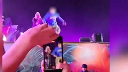 Un copil a fost îmbrâncit de pe scenă. Rog Ministerul de Interne să revină la atribuțiile lui