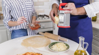 Cum prepari pizza de vară cu blat din făină integrală și toppinguri fresh