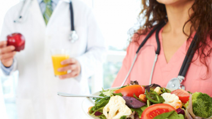 Sfaturile medicul Raluca Ionescu Hriţcan pentru o digestie adecvată: „Fără telefon sau prânz în maşină!”. Mesele luate în tihnă și alimentația corespunzătoare fac minuni pentru sistemul digestiv