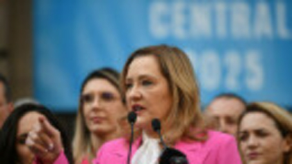 USR se delimitează de fotografiile publicate de Elena Lasconi: ”Avea datoria să verifice autenticitatea fotografiilor”