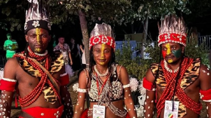 Doar 3 din 13 artiști din Congo și Maroc au mai ajuns pe scenă la Galați. Colegii lor s-au „pierdut” pe drum și vor fi expulzați