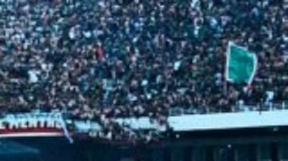 Momentul în care o balustradă cu suporteri se prăbușește pe un stadion din Algeria. Trei morţi şi peste 80 de răniţi. VIDEO