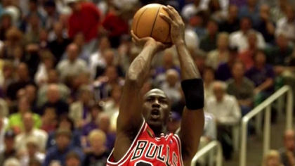 Preț uriaș plătit de un colecționar pentru un cartonaș semnat Michael Jordan. Cât costă autograful legendei NBA