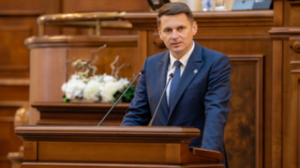 Succesorul lui Bolojan nu are milă. Taie o sumă mare de bani de la parlamentari