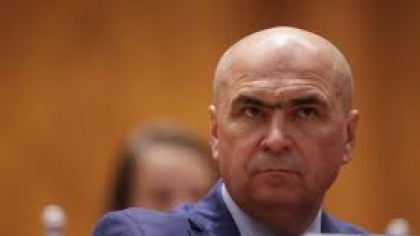 Premierul Bolojan merge până la capăt cu concedierile a 13.000 de lucrători în administrația locală. Ce județe vor fi cele mai afectate