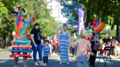 Spectacole, demonstrații de skateboarding și dansuri grecești, în weekend, în cadrul evenimentului &amp;#039;Străzi Deschise - București&amp;#039;