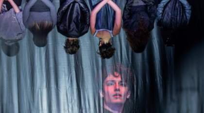 Am trecut de jumătatea FITS 2025. Ziua de marţi a adus în fața publicului spectacolele lui Neil LaBute, Radu Afrim, Alexis Michalik, Gravity &amp;amp; Other Myths