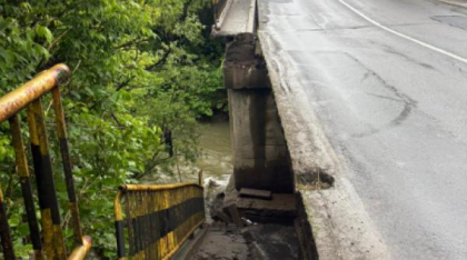 Podul de pe centura orașului Baia Mare s-a prăbușit parțial. Drumul a fost închis, iar traficul va fi deviat