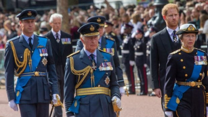 Prințul Harry și Regele Charles ar pregăti de câteva săptămâni, în secret, marea împăcare. Prințul William nu face parte din planul lor