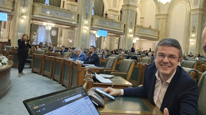 „Luptăm cu sistemul specialilor”. Conducerea ASF nu poate cumula remunerația executivă cu indemnizația de membru în CA, prevede un proiect de lege