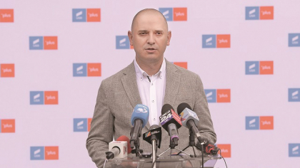 Ce salarii câştigă lunar angajaţii şi şefii din ASF, ANCOM şi ANRE? Spre exemplu, salariul mediu net în ANRE este de 18.635 lei, iar preşedintele ia o indemnizaţie lunară de peste 75.000 lei. Radu Mihaiu, USR: Aceste cifre nu sunt doar obscene. Sunt un afront la adresa fiecărui român care munceşte cinstit pentru 4.000–5.000 de lei pe lună
