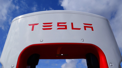 Mașina care s-a livrat singură! Tesla dă lovitura cu prima livrare complet autonomă a unui Model Y