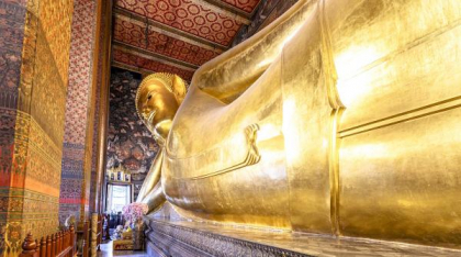 O echipă de muncitori săpa sub o statuie a lui Buddha și a descoperit o comoară de aur veche de 1300 de ani