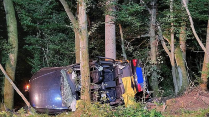 Patru români au murit într-un accident rutier din Germania. Mașina lor s-a izbit violent de mai mulți copaci, apoi s-a răsturnat