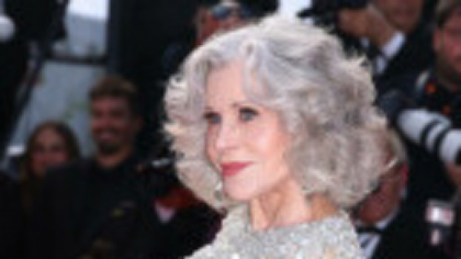 Jane Fonda, apariție spectaculoasă la 87 de ani, pe covorul roșu de la Cannes. GALERIE FOTO