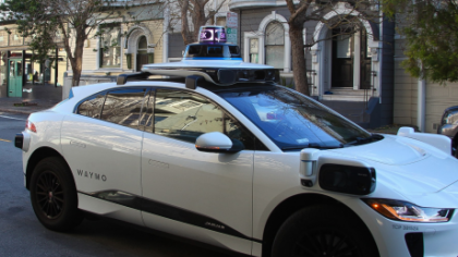 Viitorul e aici! Tesla lansează serviciul de taximetrie în regim de autopilot, fără şofer la volan