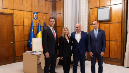 Nadia Comăneci este alături de viitoarele gimnaste ale României. Ion Țiriac le va construi o sală nouă la Otopeni