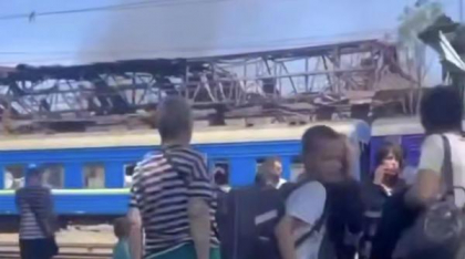Momentul în care o racheta balistică rusească loveşte un tren plin de civili care circula pe ruta Odesa-Dnipro