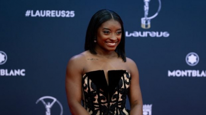 Cum arată Simone Biles în costum de baie. Fanii speculează să gimnasta și-ar fi făcut o operație de mărire a sânilor