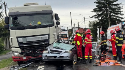 Trei morți într-un accident pe DN 7, la Bascov. Traficul este blocat