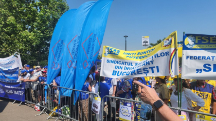 Protest pe Cod roșu la Parlament cu câteva ore înainte ca Guvernul să își asume răspunderea. Ce solicită protestatarii