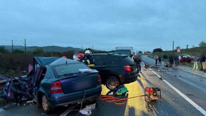 Accident extrem de grav pe DN 1C, în judeţul Cluj: cinci răniți încarceraţi, un bărbat a murit