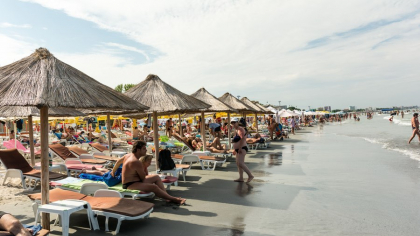 „Foame de bani” pe litoralul românesc: taxa abuzivă pe care un cuplu cu doi copii a plătit-o pe o plajă din Mamaia