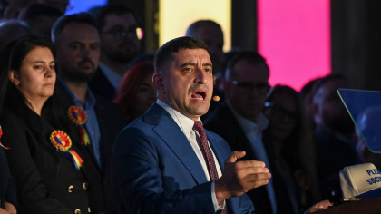 George Simion, în mijlocul echipei AUR în seara înfrângerii. „Era în discuție cu toată suflarea străineză”