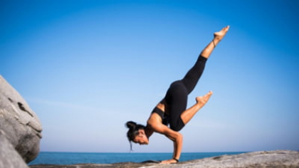 O femeie a făcut yoga în fiecare zi timp de 5 ani. Cum i s-au schimbat corpul și dieta: "E ca și cum ai avea un câine, pur și simplu îl lași să alerge"