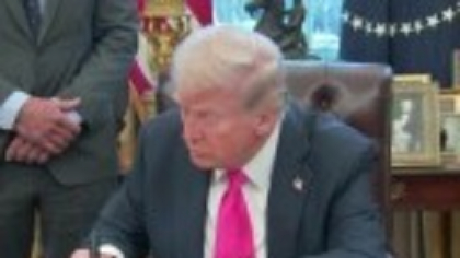 Donald Trump a anunțat că va elimina total sancțiunile impuse Siriei
