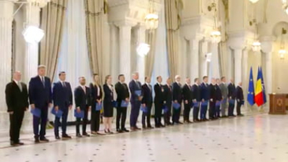 Noul Guvern depune jurământul de învestitură în fața lui Nicușor Dan. Miniștrii, băgați în ședință de Ilie Bolojan imediat după ceremonia de la Cotroceni LIVE VIDEO