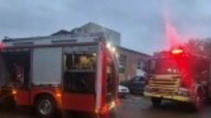 Incendiu într-un bloc din Iași. Patru persoane au ajuns la spital. „Bufnea în casă, pocnea, și apoi fum”