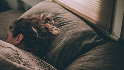 Cum scapi de insomnie cu tehnica „cognitive shuffling”. Noua metodă virală care te adoarme rapid