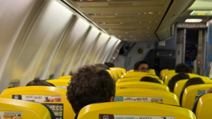 Președintele Nicușor Dan, surprins la „low cost” de o româncă. Unde a zburat șeful statului