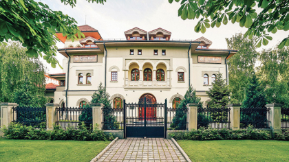Premierul Ilie Bolojan a luat în discuţie sediul în care eximbanca romneaânscă, o bancă de stat, are sediul central: RAPPS a închiriat spaţiul unui privat şi apoi privatul a închiriat unei bănci de stat
