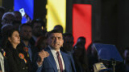 Atmosferă apăsătoare la sediul de campanie al lui George Simion. Șeful AUR și-a declarat victoria la închiderea urnelor