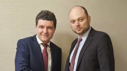 Nicușor Dan a fost felicitat de un rus celebru. Ce au discutat cei doi