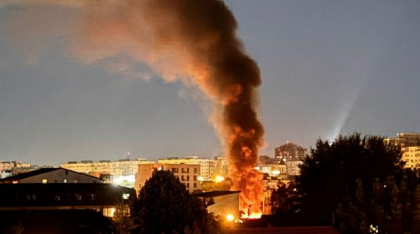 Incendiu puternic în cartierul Vitan din București. Sunt degajări mari de fum