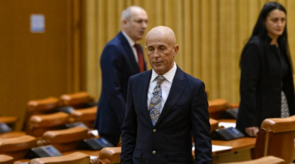 Deputatul AUR Mugur Mihăescu, care primea bani de la Parlament pentru chirie deși are casă în Ilfov, spune că nu a știut pentru ce sunt