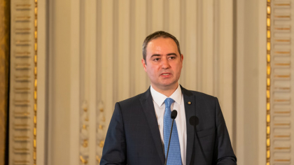 Ministrul de Finanţe, Alexandru Nazare: Am redus numărul membrilor Comitetului care coordonează Exim Banca Românească de la 17 la 5. Totodată, indemnizaţiile acestora au scăzut de la 21.000 de lei la 5.000 de lei
