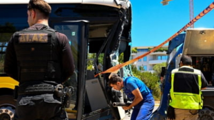 Accident cu peste 50 de victime, printre care mai mulți copii, în Grecia. Un autobuz staționat a fost lovit puternic din spate de un altul