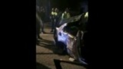 Caz bizar în Târgu Jiu. Doi tineri răniți într-o mașină făcută praf în oraș refuză să spună cine era la volan