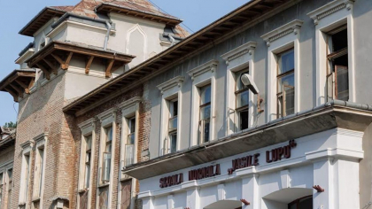 Elevii Colegiului Pedagogic „Vasile Lupu” din Iași vor continua să învețe în școala modulară și anul viitor. Lucrările de pe șantier, departe de a fi finalizate